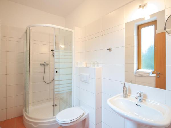 Hotel Garni Pod Skalkou : photo 9 de la chambre chambre double avec balcon ou terrasse 