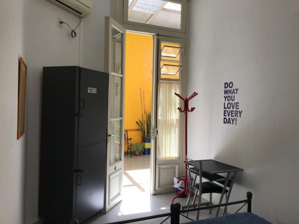 Reina Madre Hostel : photo 6 de la chambre chambre double standard avec salle de bains commune