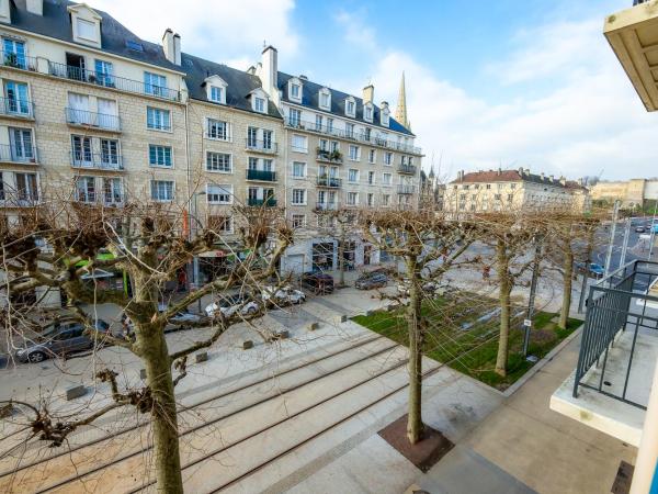 Logis Hotel Du Chateau : photo 9 de la chambre chambre quadruple avec douche