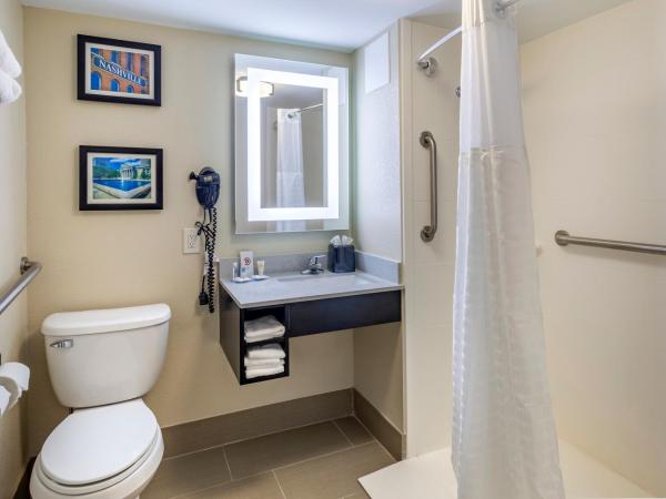 Comfort Inn Nashville - Opryland Area : photo 4 de la chambre chambre avec 2 lits queen-size - accessible aux personnes à mobilité réduite - non-fumeurs