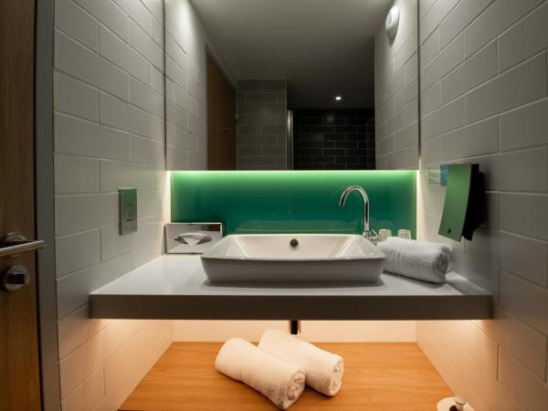 Holiday Inn Express - Arcachon - La Teste by IHG : photo 10 de la chambre chambre standard lit queen-size