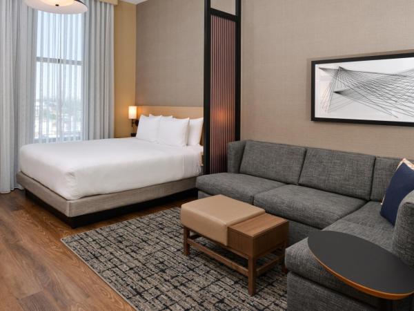 Hyatt Place Chicago Wicker Park : photo 2 de la chambre chambre lit king-size avec canapé-lit - Étage supérieur