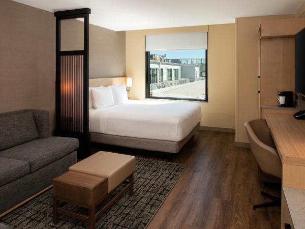 Hyatt Place Chicago Wicker Park : photo 2 de la chambre chambre lit king-size avec canapé-lit