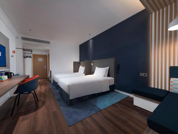 Holiday Inn Express Dongguan Humen, an IHG Hotel : photo 8 de la chambre hébergement 2 lits simples standard - vue sur ville