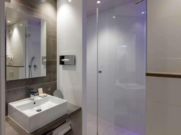 Best Western Plus Le Lavarin : photo 6 de la chambre petite chambre triple avec lit queen-size