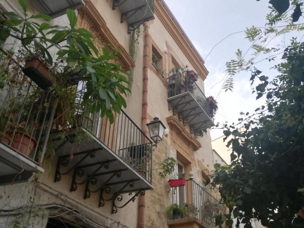 Arimatea Accommodations : photo 6 de la chambre chambre lit king-size avec balcon