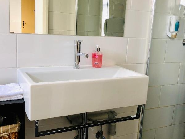 The Mews Motel : photo 5 de la chambre chambre lit queen-size deluxe