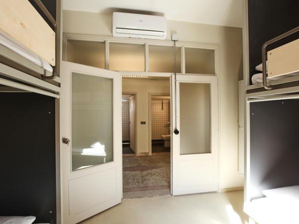 FLANEUR HOSTEL : photo 6 de la chambre lit dans dortoir pour femmes de 4 lits