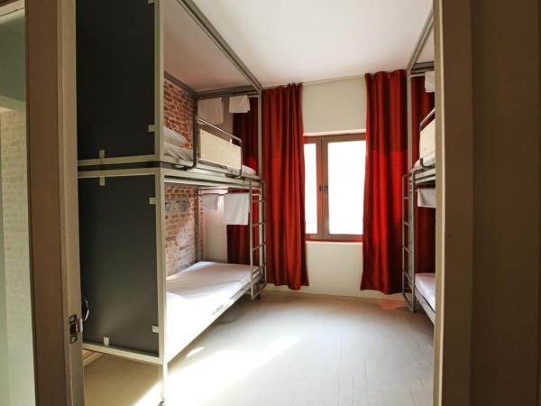 FLANEUR HOSTEL : photo 3 de la chambre lit dans dortoir pour femmes de 4 lits