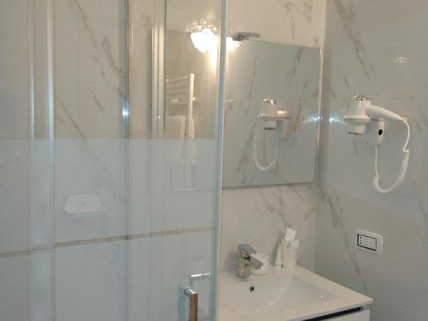 Villa Beatrice : photo 3 de la chambre chambre double deluxe avec douche