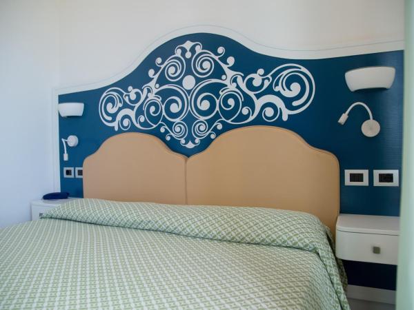 Hotel El Balear : photo 4 de la chambre chambre double ou lits jumeaux supérieure - vue sur jardin