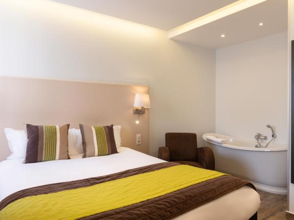 Hôtel de la Plage : photo 4 de la chambre chambre double supérieure - vue sur ville/jardin