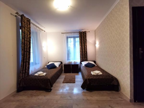 Dworek Złoty Róg Hotel i Restauracja : photo 2 de la chambre chambre lits jumeaux standard