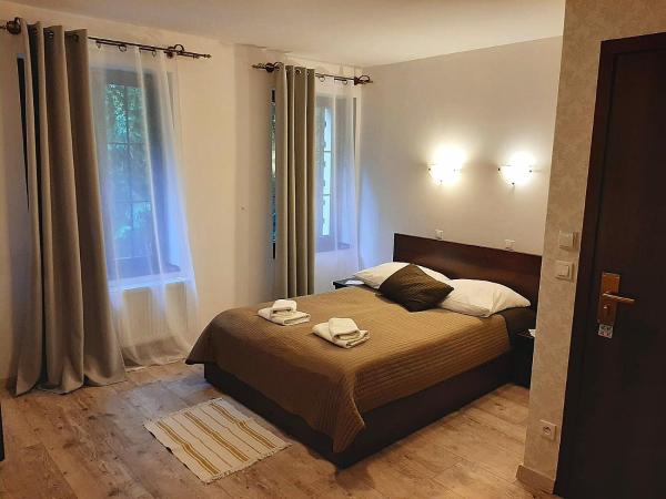 Dworek Złoty Róg Hotel i Restauracja : photo 1 de la chambre grande chambre double 