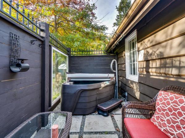 Amante Luxury Bed & Breakfast : photo 6 de la chambre cottage jardin avec bain à remous privé