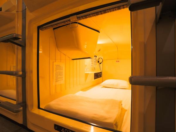 Capsule Land Yushima (Male Only) : photo 3 de la chambre lit capsule dans dortoir pour hommes (enregistrement avant minuit)