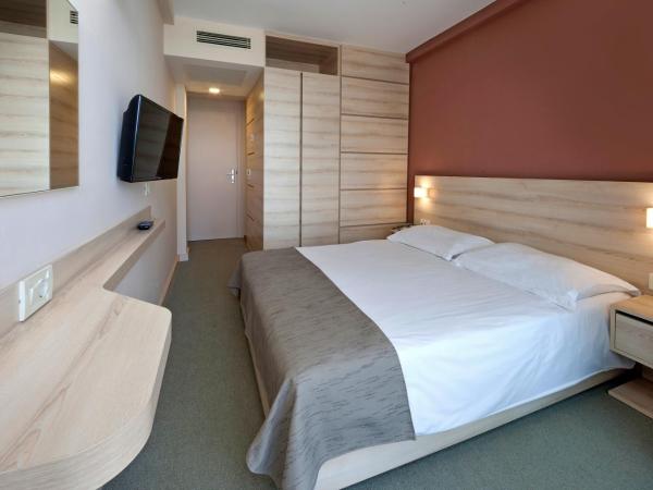 Hotel Materada Plava Laguna : photo 2 de la chambre chambre classique avec balcon