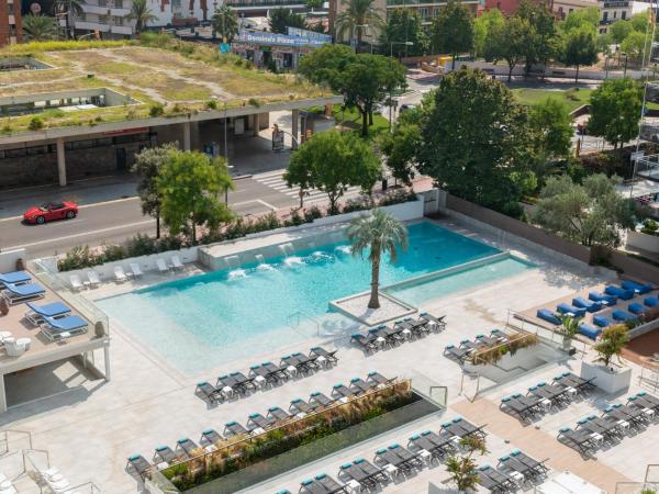 L'Azure Hotel 4* Sup : photo 3 de la chambre chambre double - vue sur piscine (2 adultes)