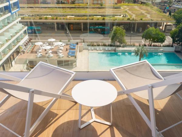 L'Azure Hotel 4* Sup : photo 4 de la chambre suite - vue sur piscine (2 adultes)