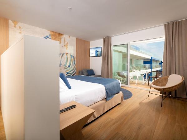 L'Azure Hotel 4* Sup : photo 3 de la chambre chambre deluxe – vue sur piscine (2 adultes)