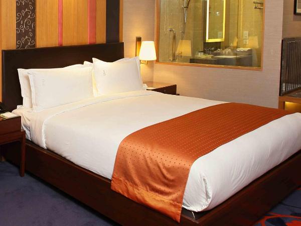 Holiday Inn New Delhi Mayur Vihar Noida, an IHG Hotel : photo 2 de la chambre chambre lit king-size standard - accès au salon