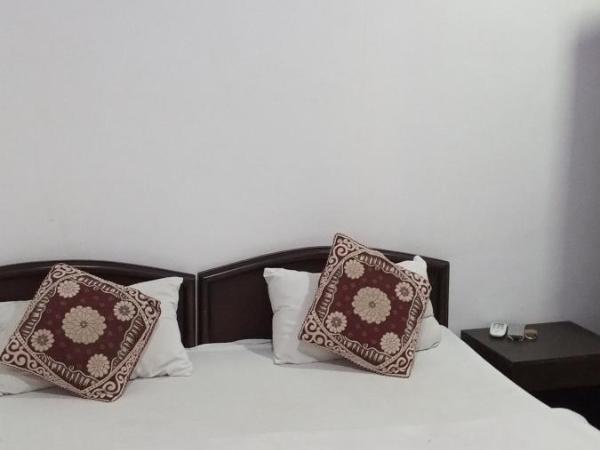 The Royal Lake View Villa : photo 7 de la chambre chambre double avec salle de bains privative