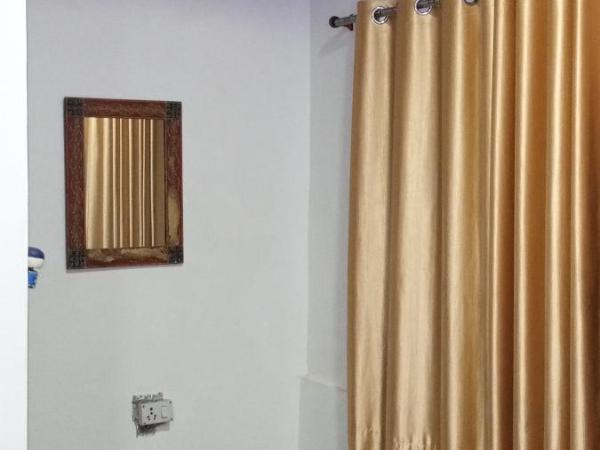 The Royal Lake View Villa : photo 5 de la chambre chambre double avec salle de bains privative