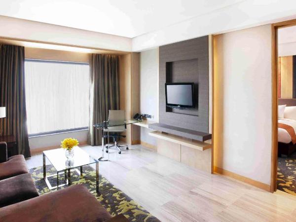 Holiday Inn New Delhi Mayur Vihar Noida, an IHG Hotel : photo 6 de la chambre suite 1 chambre lit king-size - accès au salon