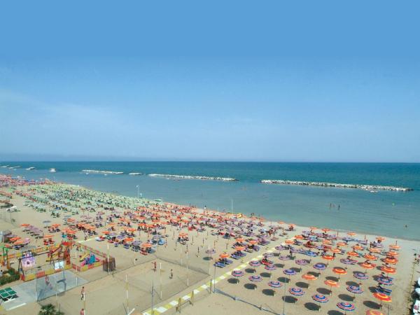 Hotel Zeus : photo 2 de la chambre chambre double deluxe avec balcon - vue sur mer