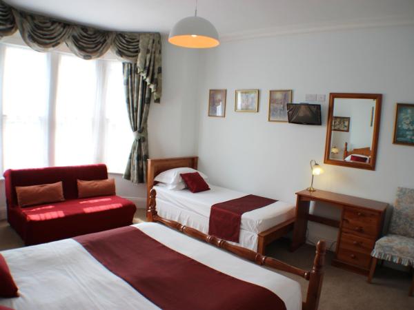 Filton Guest House : photo 6 de la chambre chambre familiale (2 adultes + 1 enfant)