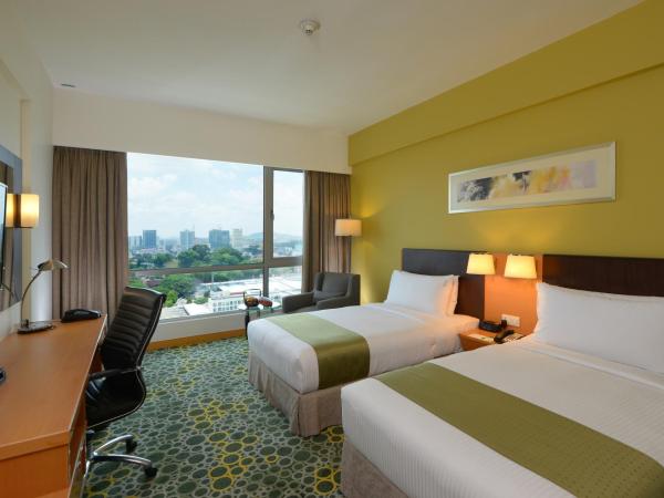 Holiday Inn Melaka, an IHG Hotel : photo 2 de la chambre 2 single beds standard lounge access city view