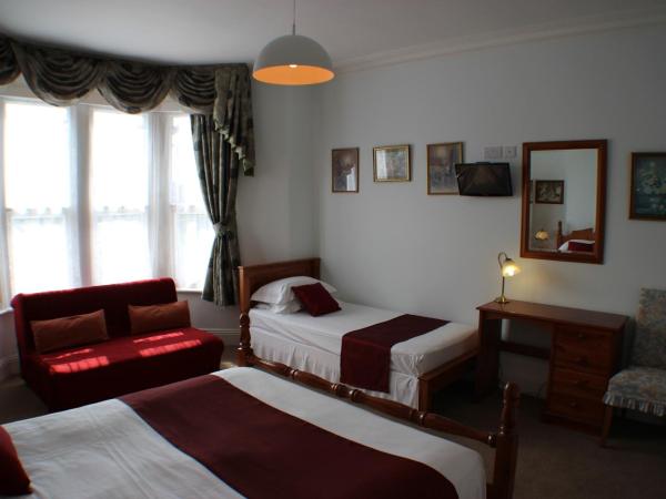 Filton Guest House : photo 9 de la chambre chambre familiale (2 adultes + 1 enfant)