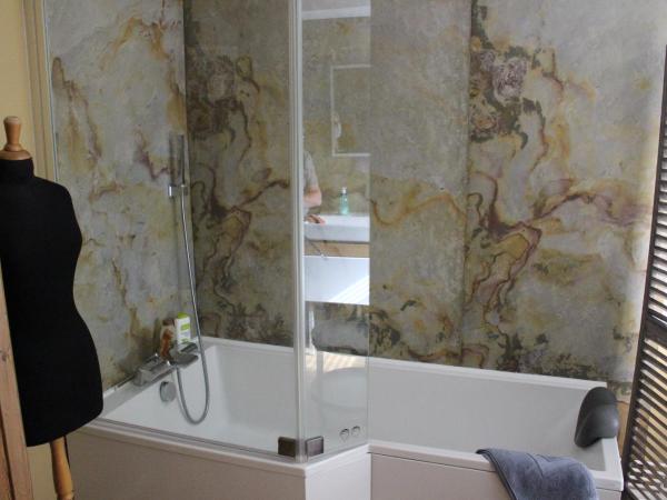 Suite en Terrasse à Cognac : photo 9 de la chambre chambre lit queen-size