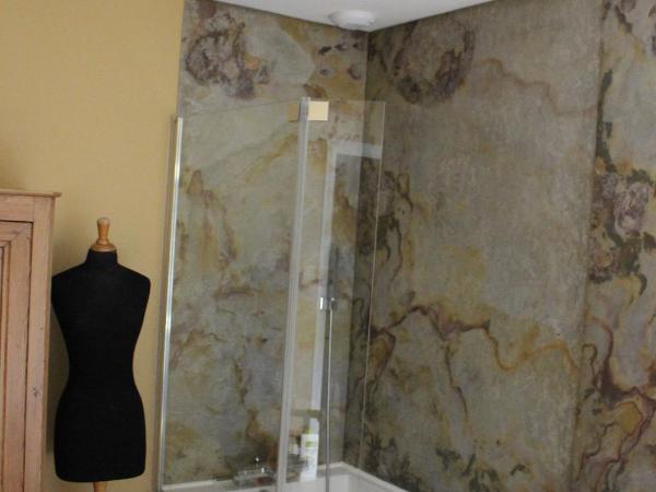 Suite en Terrasse à Cognac : photo 10 de la chambre chambre lit queen-size