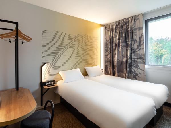 B&B HOTEL Nice Aéroport Arenas : photo 1 de la chambre chambre lits jumeaux