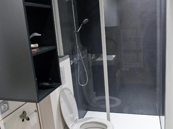 Le jardin de Séverine : photo 5 de la chambre studio - vue sur piscine