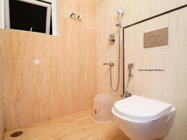 Grand Padappai Residency : photo 9 de la chambre chambre double deluxe avec balcon