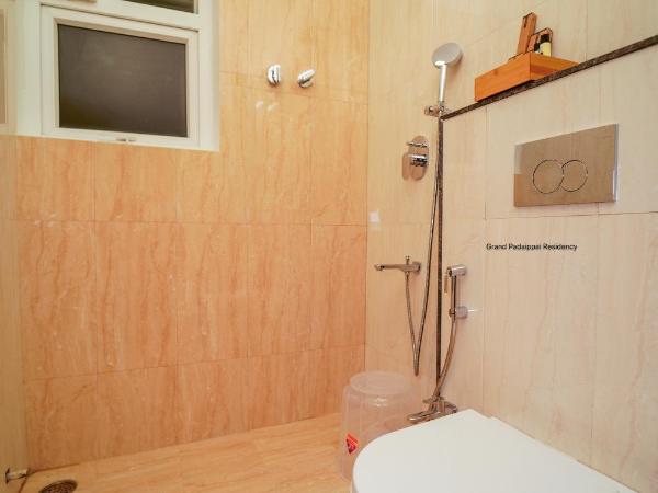 Grand Padappai Residency : photo 5 de la chambre chambre lits jumeaux avec balcon