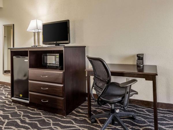 Quality Inn & Suites Southport : photo 2 de la chambre chambre avec 2 lits queen-size - accessible aux personnes à mobilité réduite - non-fumeurs 