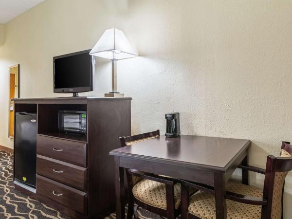 Quality Inn & Suites Southport : photo 2 de la chambre chambre 2 lits queen-size - non-fumeurs