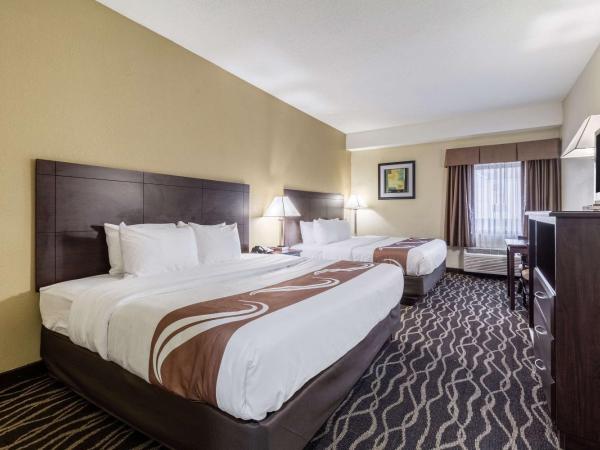 Quality Inn & Suites Southport : photo 1 de la chambre chambre avec 2 lits king-size - non-fumeurs