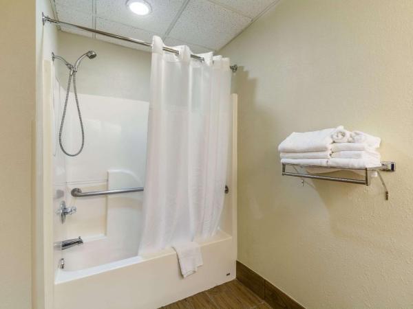 Quality Inn & Suites Southport : photo 3 de la chambre chambre lit king-size - accessible aux personnes à mobilité réduite/non-fumeurs
