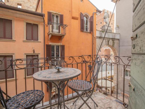 Corte Realdi Suites Piazza Erbe : photo 3 de la chambre grand appartement 1 chambre avec balcon