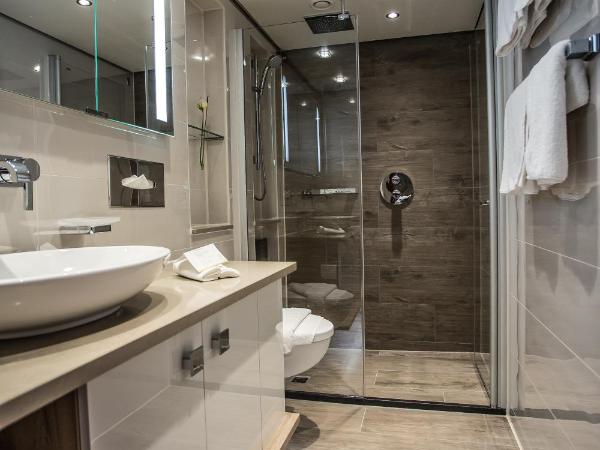 VIVA RIVERSIDE Altstadt Düsseldorf : photo 5 de la chambre suite maisonette - vue sur ville