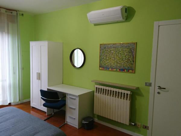 B&B La Moka Verona : photo 1 de la chambre chambre triple avec terrasse