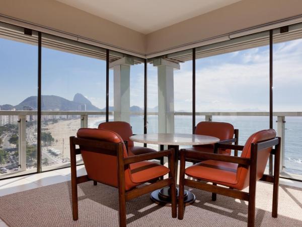 Rio Othon Palace : photo 2 de la chambre suite junior avec vue frontale sur la mer 

