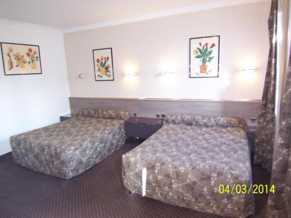 Hôtel Du Stade : photo 4 de la chambre chambre quadruple