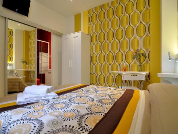 Far Home Plaza Mayor : photo 3 de la chambre chambre double avec salle de bains privative