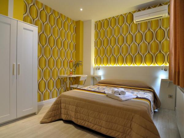 Far Home Plaza Mayor : photo 2 de la chambre chambre double avec salle de bains privative