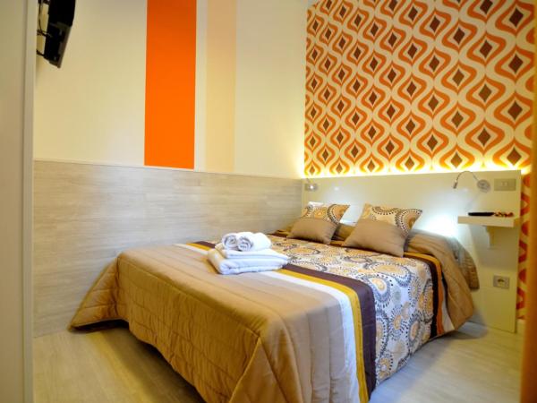 Far Home Plaza Mayor : photo 9 de la chambre chambre double ou lits jumeaux avec salle de bains commune